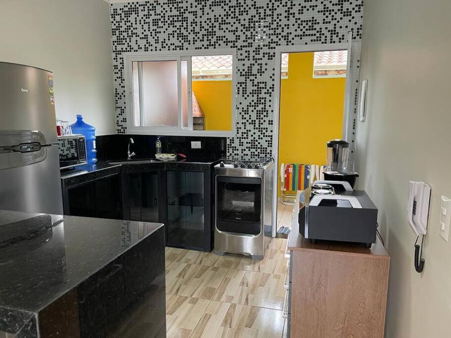 Casa Ar Condicionado Nos 2 Quartos. カラグァタトゥバ エクステリア 写真
